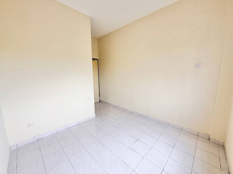 Apartment for Sale at Pangsapuri Merak - Azmi . - PropertyGuru.com.my