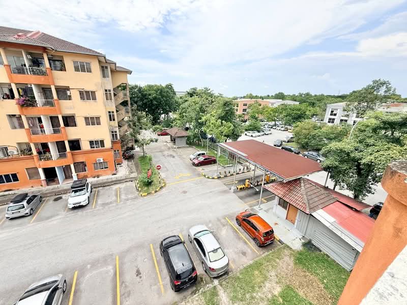 Apartment for Sale at Pangsapuri Merak - Azmi . - PropertyGuru.com.my