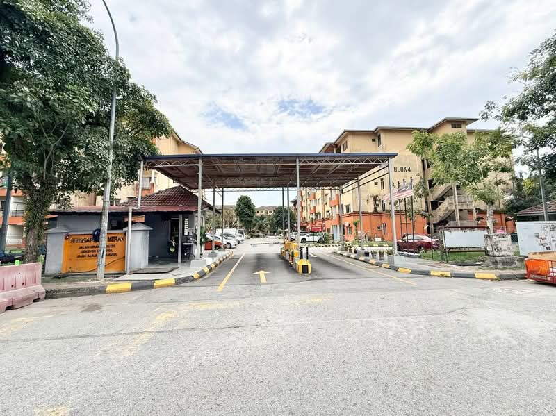 Apartment for Sale at Pangsapuri Merak - Azmi . - PropertyGuru.com.my