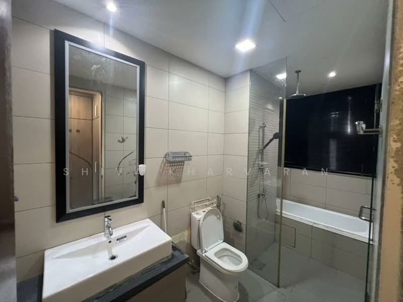 Servis Apartment untuk Disewa di Setia SKY Residences - Shiva Kharvaran - Bathroom - PropertyGuru.com.my
