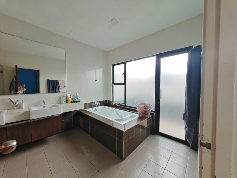 Rumah Berkembar untuk Dijual di Batu 9 (Cheras) - Cindy Lai - Bathroom - PropertyGuru.com.my