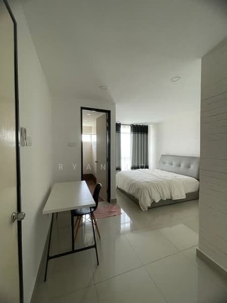 Kondominium untuk Dijual di Suasana Lumayan - Ryan Low - Bedroom - PropertyGuru.com.my