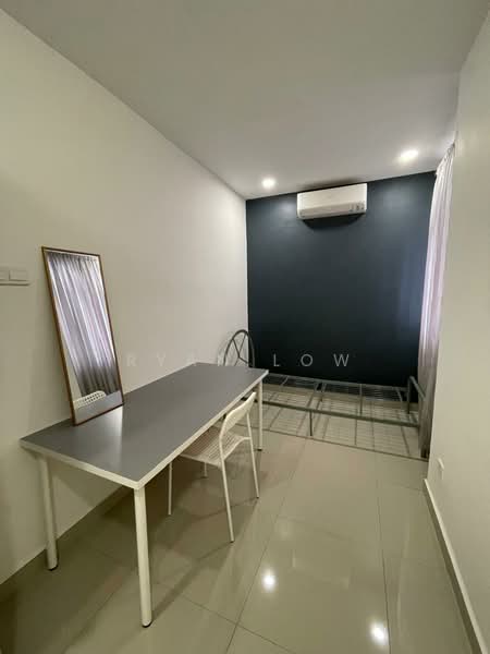Kondominium untuk Dijual di Suasana Lumayan - Ryan Low - Bedroom - PropertyGuru.com.my