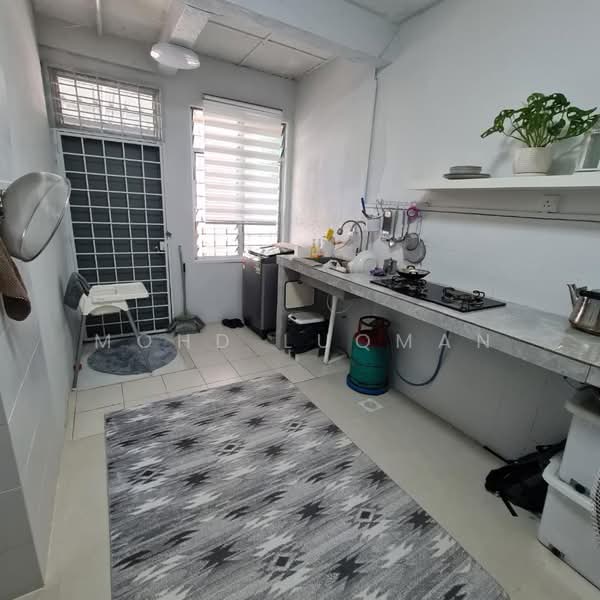 2-storey Terraced House for Sale in Bandar Saujana Putra (Tanjong Duabelas) - Mohd Luqman - Kitchen - PropertyGuru.com.my