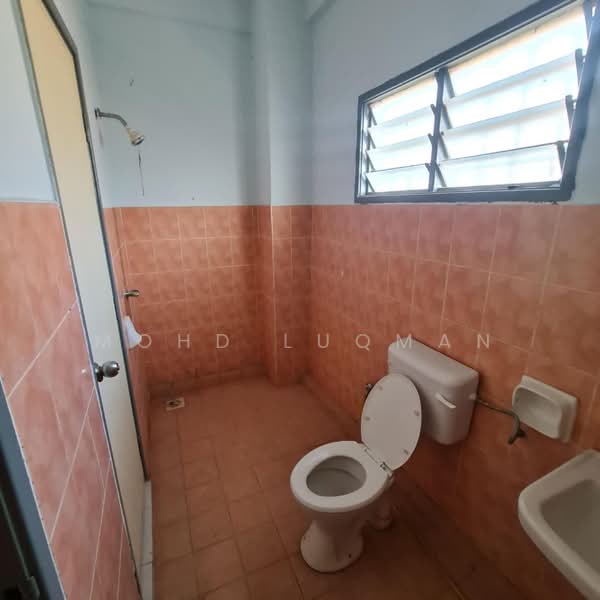 2-storey Terraced House for Sale in Bandar Saujana Putra (Tanjong Duabelas) - Mohd Luqman - Bathroom - PropertyGuru.com.my