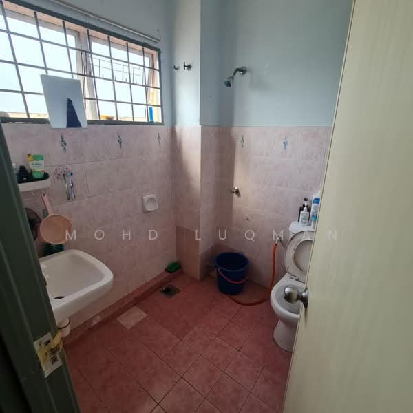 2-storey Terraced House for Sale in Bandar Saujana Putra (Tanjong Duabelas) - Mohd Luqman - Bathroom - PropertyGuru.com.my