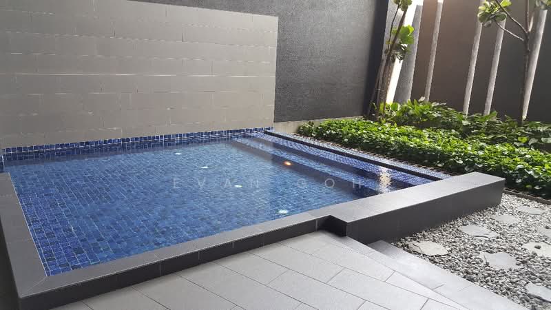 Servis Apartment untuk Dijual di TRiGON Luxury Residences - Evan Goh - Pool - PropertyGuru.com.my
