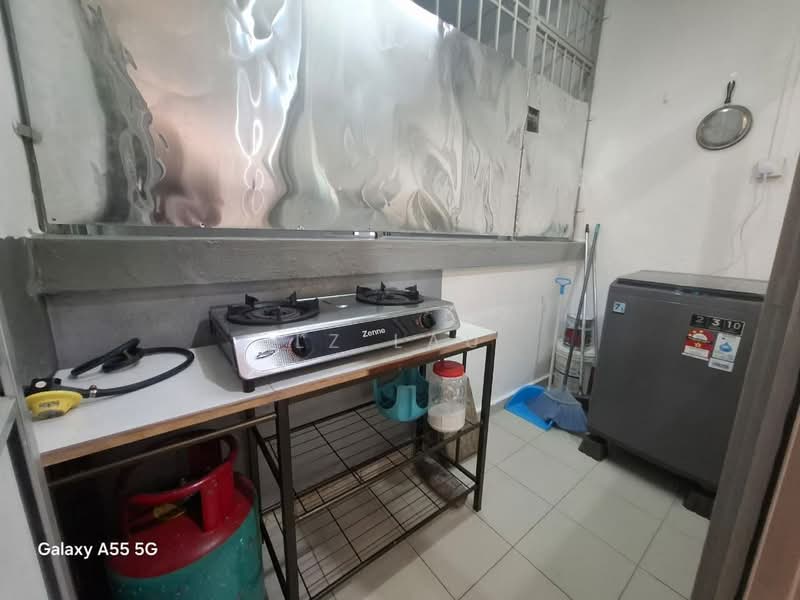 Apartment for Rent at Lake View Suites - LZ Lau - Kitchen - PropertyGuru.com.my