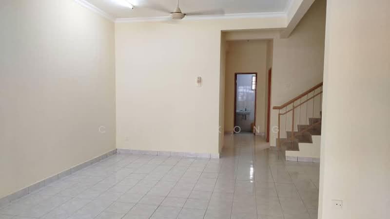 Rumah Teres 2-Tingkat untuk Dijual di Taman Bukit Subang (Shah Alam) - Celine Kong - Living Room - PropertyGuru.com.my