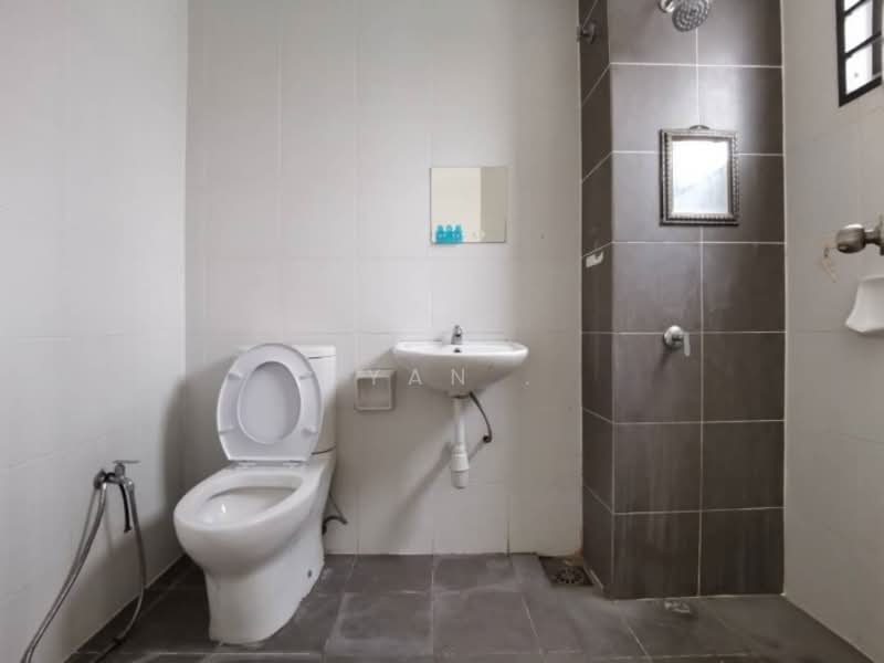 Rumah Teres 2 Tingkat untuk Disewa di Setia Alam (Selangor) - Ryan . - Bathroom - PropertyGuru.com.my