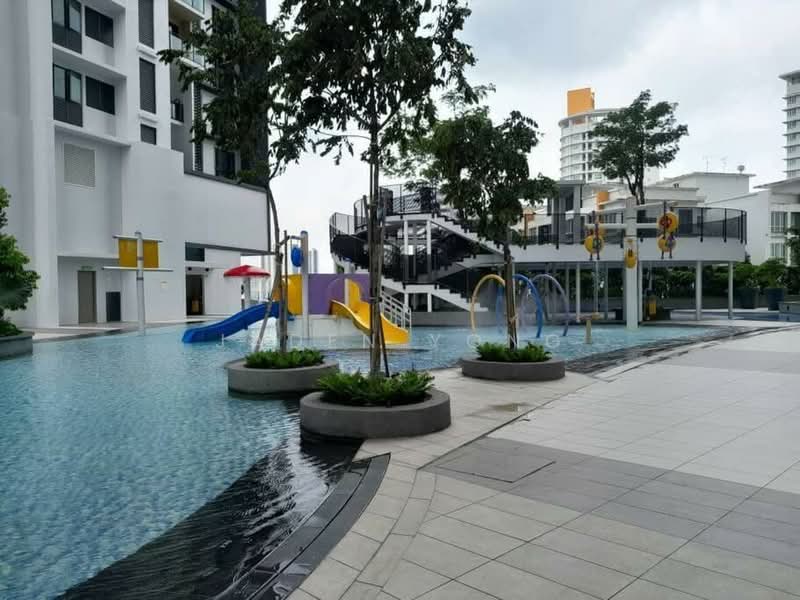 Servis Apartment untuk Disewa di Bloomsvale Menara Vista Petaling - Jaden Yong - Pool - PropertyGuru.com.my