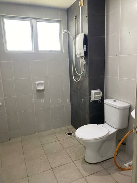 Kondominium untuk Dijual di Sea View Tower - Chloe Tan - Bathroom - PropertyGuru.com.my