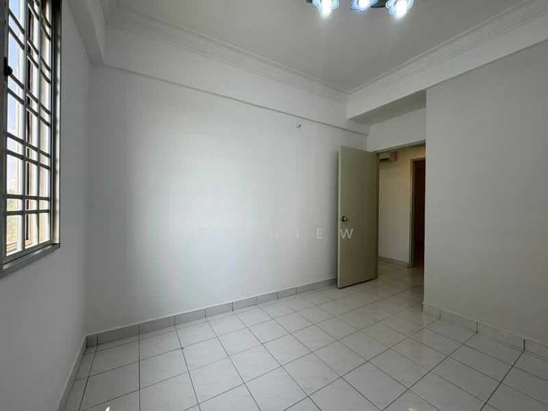 Pangsapuri untuk Dijual di Pangsapuri Persiaran Tanjung - Lex Hiew - Interior - PropertyGuru.com.my