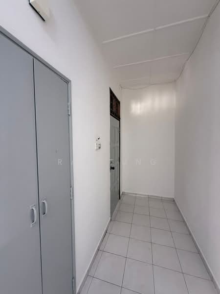 Rumah Teres 2 Tingkat untuk Disewa di Taman Desa Cemerlang (Ulu Tiram) - Ray Tung - Corridor - PropertyGuru.com.my