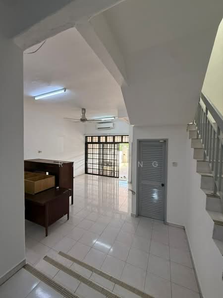 Rumah Teres 2 Tingkat untuk Disewa di Taman Desa Cemerlang (Ulu Tiram) - Ray Tung - Living Room - PropertyGuru.com.my