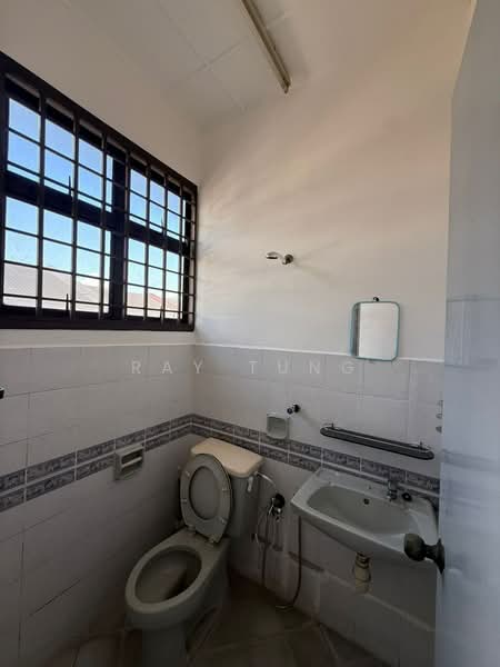 Rumah Teres 2 Tingkat untuk Disewa di Taman Desa Cemerlang (Ulu Tiram) - Ray Tung - Bathroom - PropertyGuru.com.my