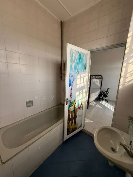 Rumah Teres 2 Tingkat untuk Disewa di Taman Desa Cemerlang (Ulu Tiram) - Ray Tung - Bathroom - PropertyGuru.com.my