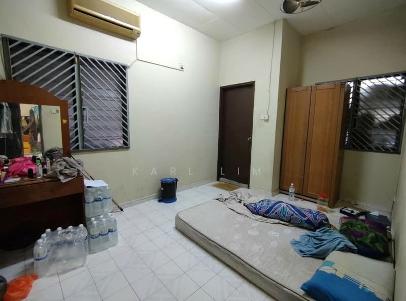 Rumah Teres 1 Tingkat untuk Dijual di Permas Jaya (Johor Bahru) - Karl Lim - Bedroom - PropertyGuru.com.my
