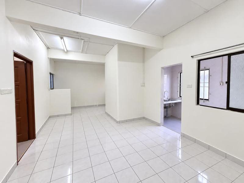 Rumah Teres 1-Tingkat untuk Dijual di Bandar Putra Kulai (Kulai) - Weinie Chon - Kitchen - PropertyGuru.com.my