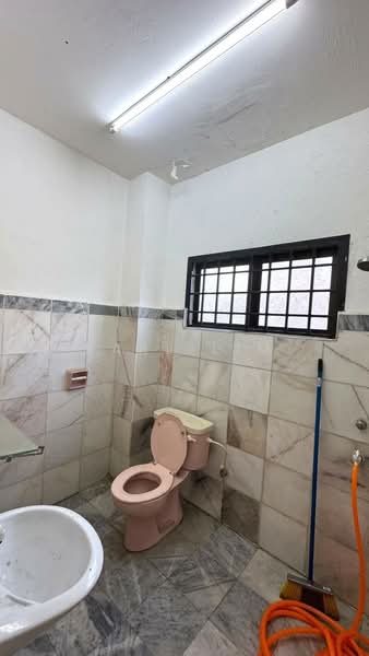 Rumah Teres 2 Tingkat untuk Dijual di Taman Sri Putri (Skudai) - Karl Lim - Bathroom - PropertyGuru.com.my