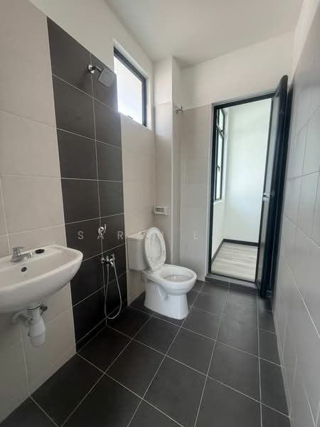 2-storey Terraced House for Sale in Johor Bahru (Johor) - Sarah Lai - Bathroom - PropertyGuru.com.my