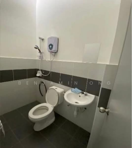 Rumah Teres 2 Tingkat untuk Dijual di Taman Seri Setia (Johor Bahru) - Benjamin Ong - Bathroom - PropertyGuru.com.my