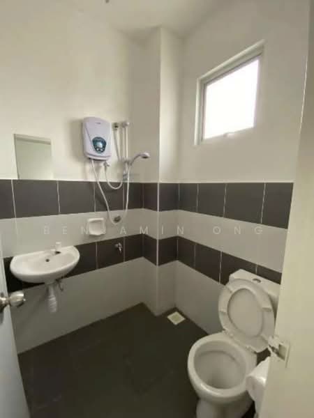 Rumah Teres 2 Tingkat untuk Dijual di Taman Seri Setia (Johor Bahru) - Benjamin Ong - Bathroom - PropertyGuru.com.my