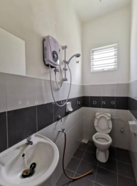 Rumah Teres 2 Tingkat untuk Dijual di Taman Seri Setia (Johor Bahru) - Benjamin Ong - Bathroom - PropertyGuru.com.my