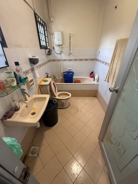 Rumah Teres 2 Tingkat untuk Dijual di Taman Desa Cemerlang (Ulu Tiram) - Evon Yap - Bathroom - PropertyGuru.com.my