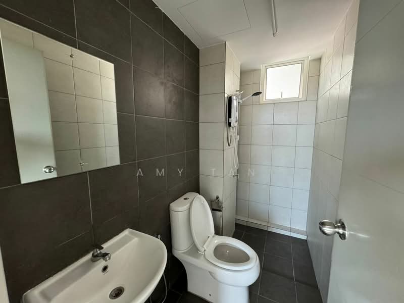 Condominium for Rent at Fairview Residence - Amy Tan - Bathroom - PropertyGuru.com.my
