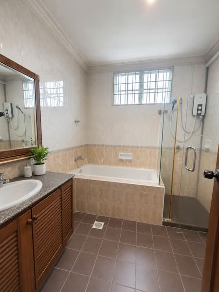 Rumah Berkembar untuk Dijual di Taman Redang (Johor Bahru) - Benjamin Ong - Bathroom - PropertyGuru.com.my