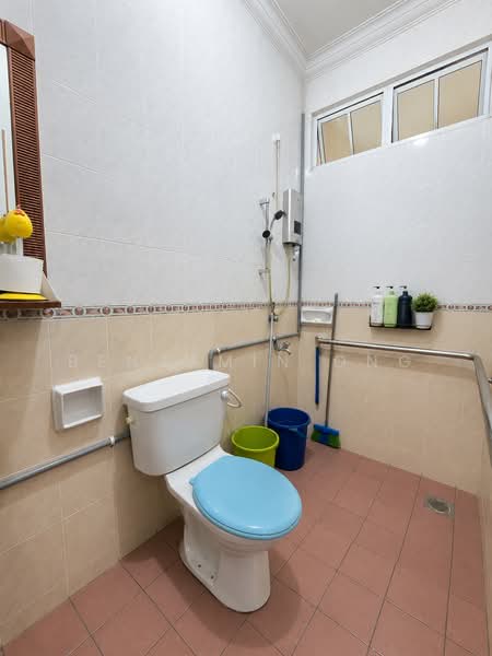 Rumah Berkembar untuk Dijual di Taman Redang (Johor Bahru) - Benjamin Ong - Bathroom - PropertyGuru.com.my