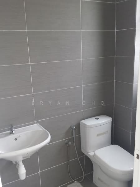 Rumah Teres 2 Tingkat untuk Dijual di Taman Dato Demang (Seri Kembangan) - Bryan Cho - Bathroom - PropertyGuru.com.my