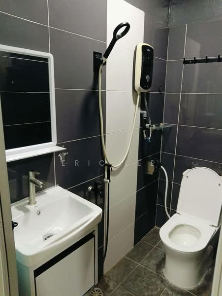 1.5-storey Terraced House for Sale in Taman Abad (Johor Bahru) - Eric Lee - Bathroom - PropertyGuru.com.my