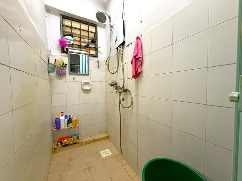 Flat for Sale at Rumah Pangsa Kayu Ara - Syahrim Naim - Bathroom - PropertyGuru.com.my