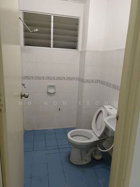 Pangsapuri untuk Dijual di Sri Cassia - Ng Hon Keong - Bathroom - PropertyGuru.com.my