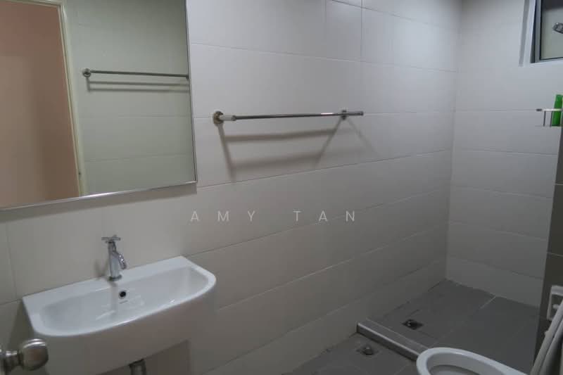Condominium for Rent at Elit Heights @ Bayan City - Amy Tan - Bathroom - PropertyGuru.com.my