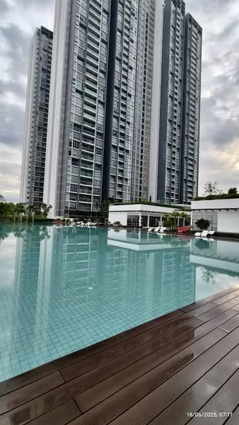 Kondominium untuk Dijual di Lakefront Residence - Darren Kai Xin Ng - Exterior - PropertyGuru.com.my