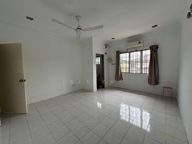 2-storey Terraced House for Sale in Balakong (Selangor) - Iris Yap - Living Room - PropertyGuru.com.my