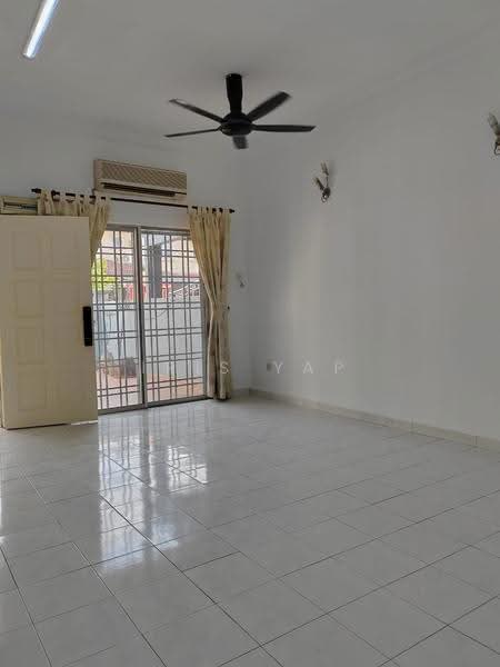 2-storey Terraced House for Sale in Balakong (Selangor) - Iris Yap - Living Room - PropertyGuru.com.my