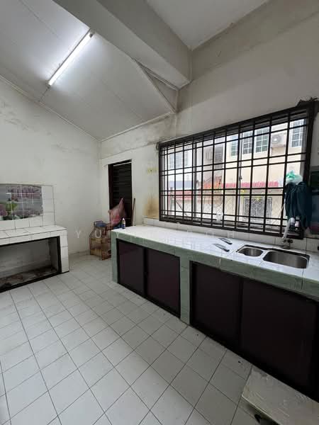 2-storey Terraced House for Sale in Taman Nusa Perintis (Iskandar Puteri (Nusajaya)) - YUYIN POH - Kitchen - PropertyGuru.com.my