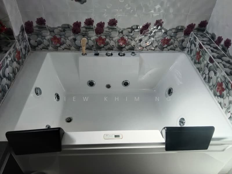 Rumah Banglo untuk Dijual di Taman Ampang Utama (Ampang) - Siew Khim Ng - Bathroom - PropertyGuru.com.my