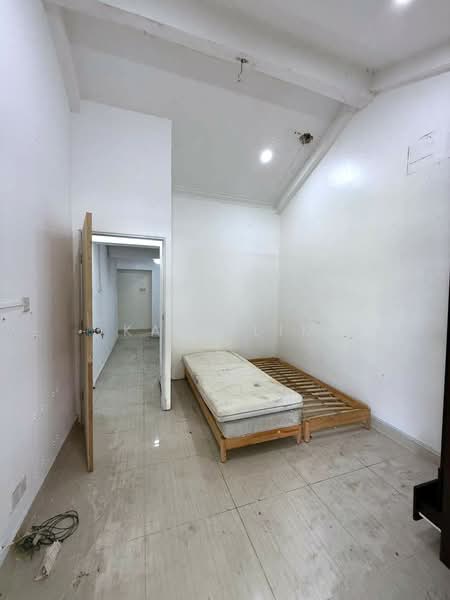 Rumah Teres 1 Tingkat untuk Dijual di Taman Molek (Johor Bahru) - Karl Lim - Bedroom - PropertyGuru.com.my
