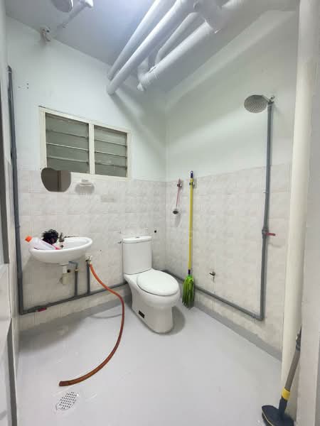 Condominium for Sale at Pelangi Indah Condominium - May Liong - Bathroom - PropertyGuru.com.my