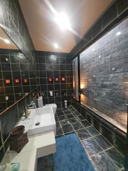 Rumah Banglo untuk Dijual di Taman Ampang Utama (Ampang) - Siew Khim Ng - Bathroom - PropertyGuru.com.my