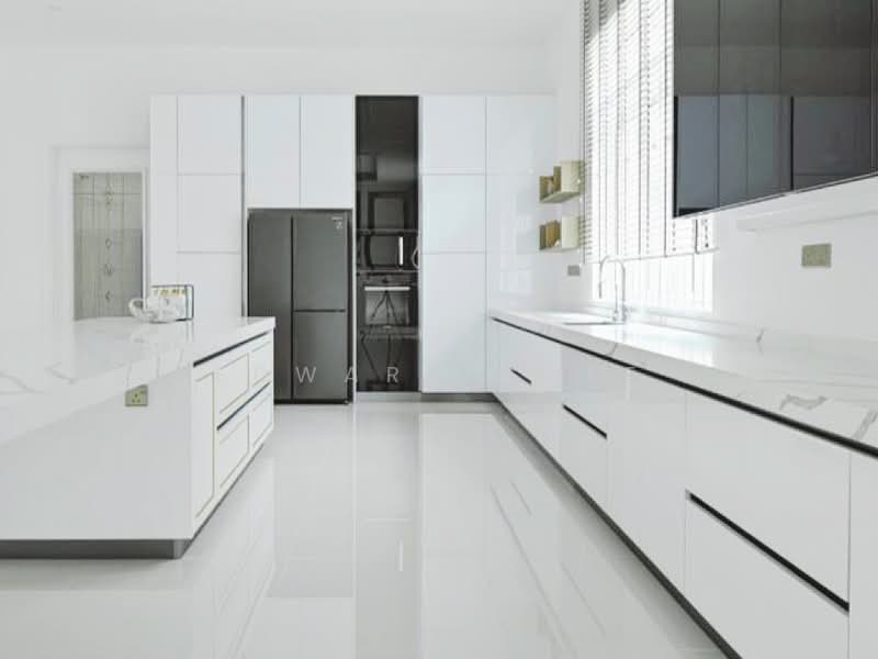 For Sale - 3 Storey Bungalow @ Jalan Sungai Emas Batu Ferringhi has w