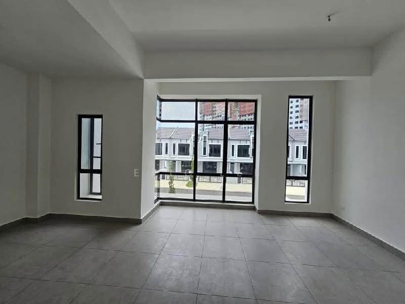 Rumah Teres 2 Tingkat untuk Dijual di Taman Mount Austin (Tebrau) - Eric Lee - Living Room - PropertyGuru.com.my