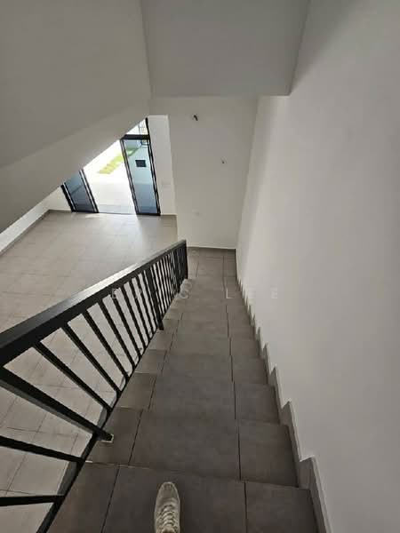 Rumah Teres 2 Tingkat untuk Dijual di Taman Mount Austin (Tebrau) - Eric Lee - Entrance - PropertyGuru.com.my