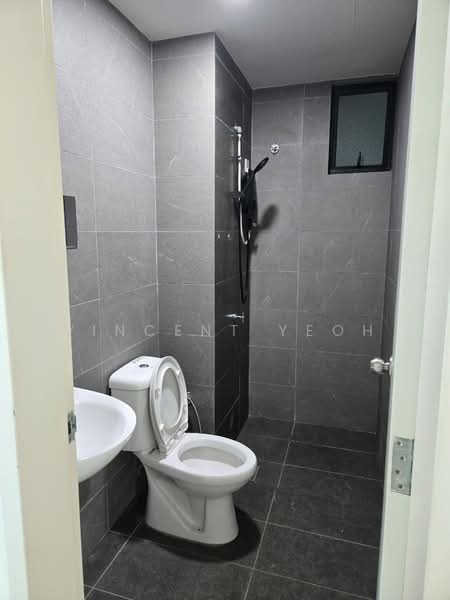 Service Residence for Sale at Majestic Maxim - Vincent Yeoh - Bathroom - PropertyGuru.com.my