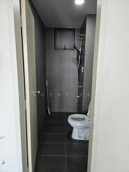 Service Residence for Sale at Majestic Maxim - Vincent Yeoh - Bathroom - PropertyGuru.com.my